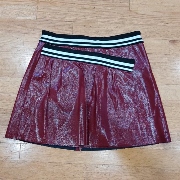 💥HOT ITEM💥 Patent Leather Varsity Skirt in Maroon - Picture 6 of 12